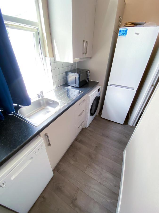 Stylish 1 Bedroom Flat In Wood Green Лондон Экстерьер фото
