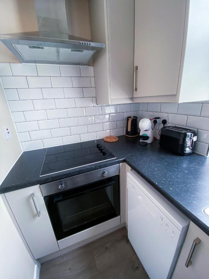 Stylish 1 Bedroom Flat In Wood Green Лондон Экстерьер фото
