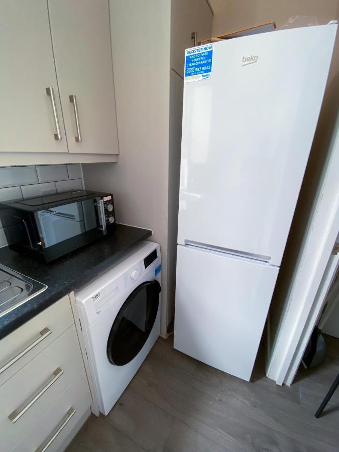 Stylish 1 Bedroom Flat In Wood Green Лондон Экстерьер фото